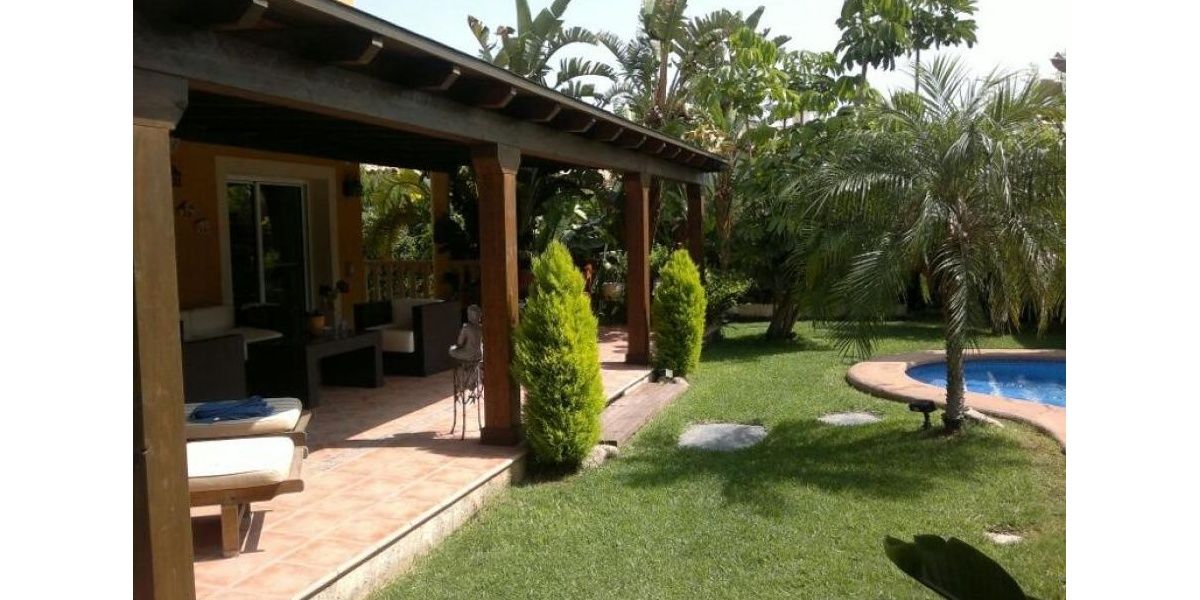Terrace, garden y swimming pool.