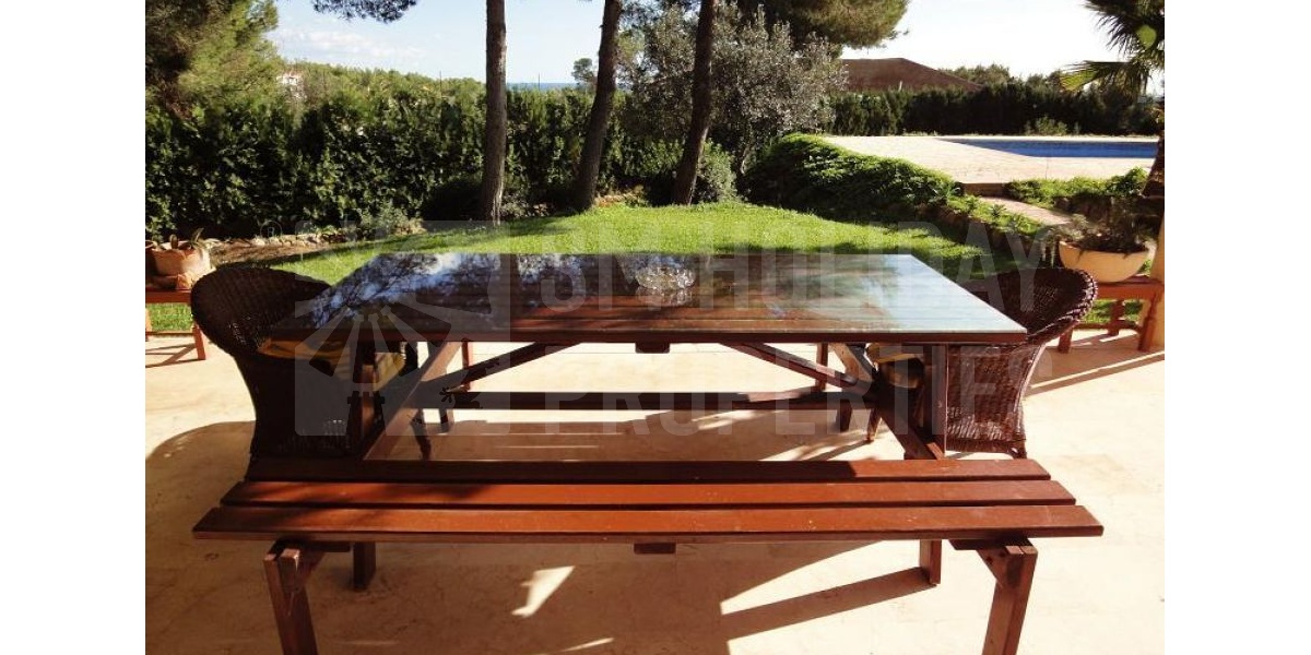 Dining table in the garden.