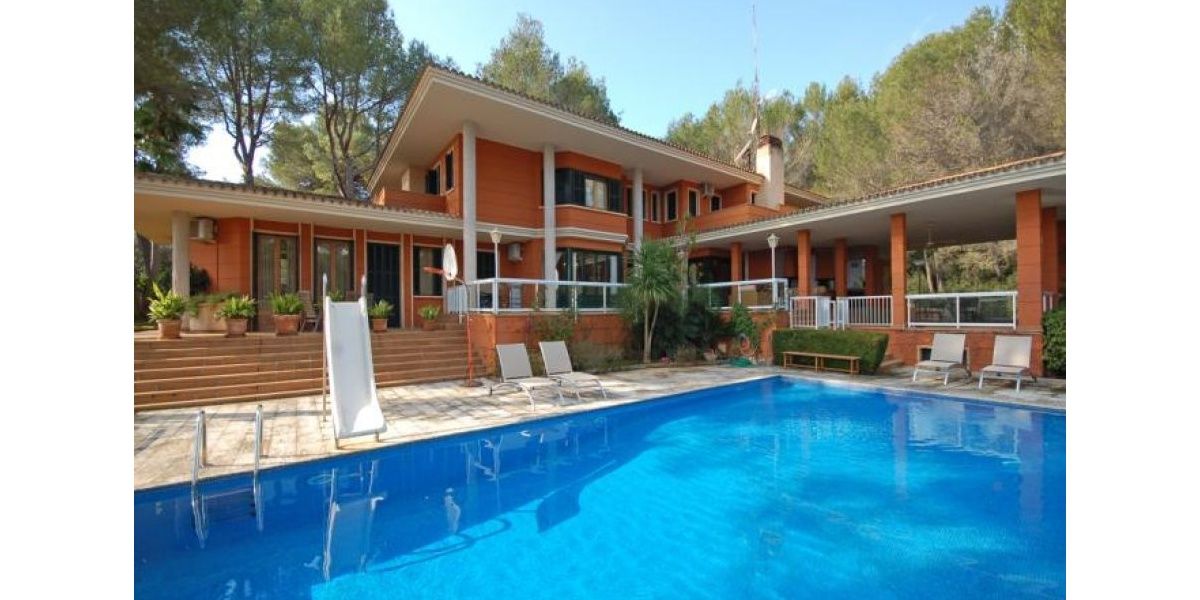 Villa, pool.