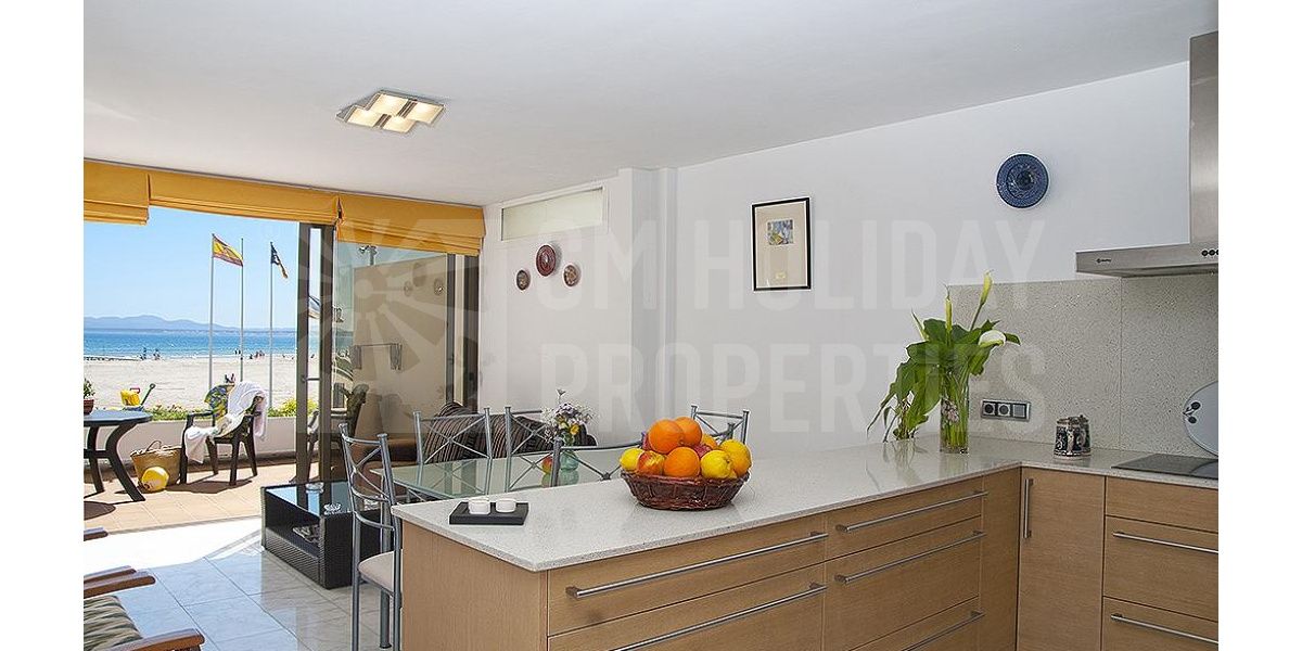 Apartamento Playa de Alcudia - La cocina nueva equipada es de alta calidad.