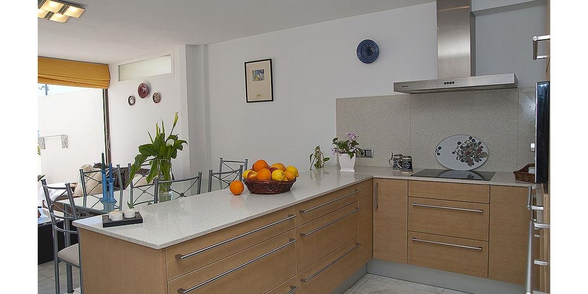 Playa de Alcudia apartment rental - The newly fitted kitchen is of high quality.