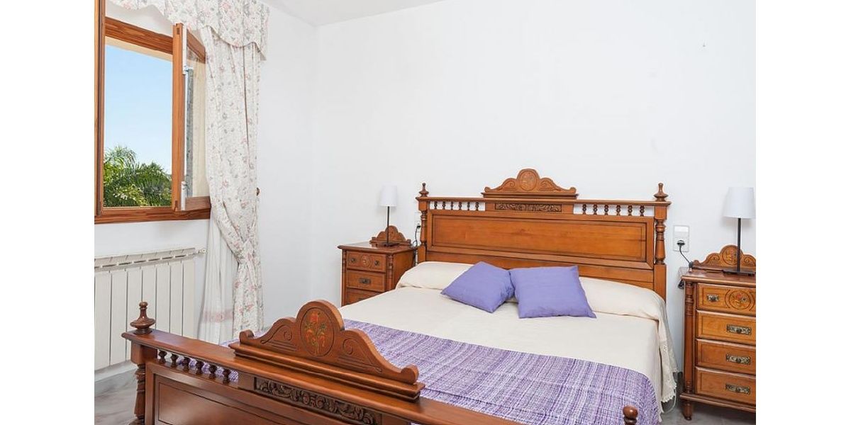 Marina Manrera villa rental - Double bedroom with en suite bathroom.