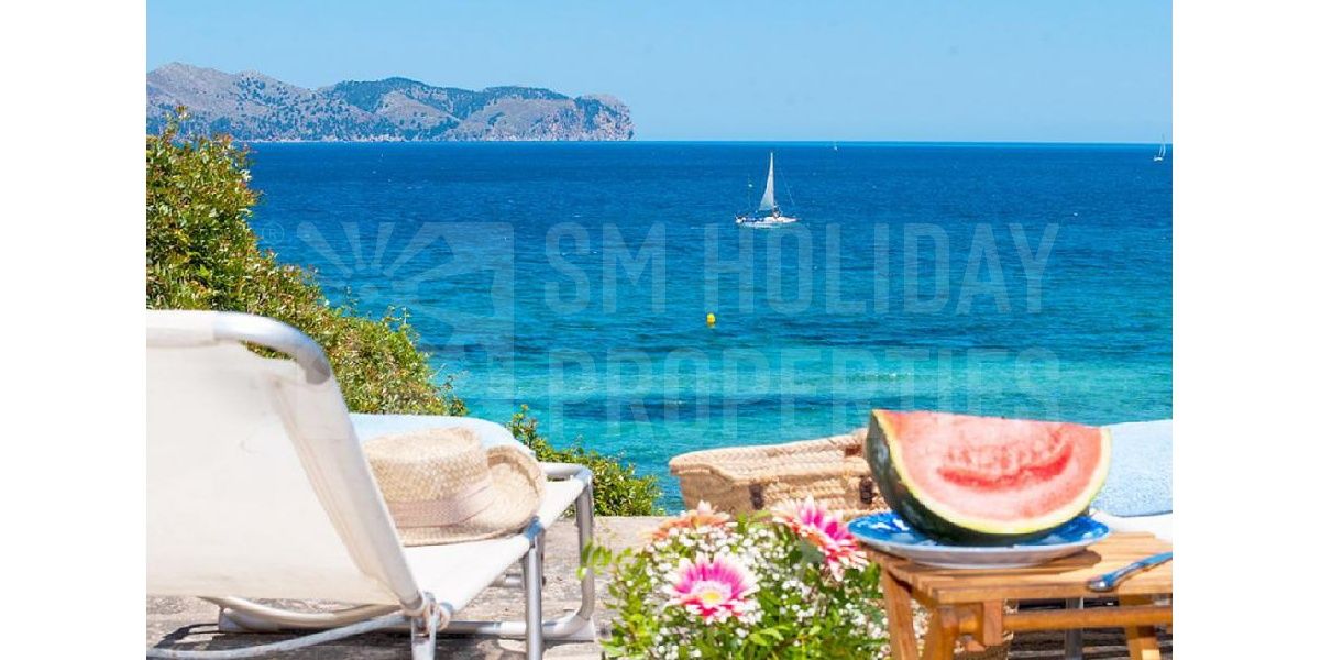 Vantage point with spectacular sea views Cabo Formentor and Sant Pere Beach.