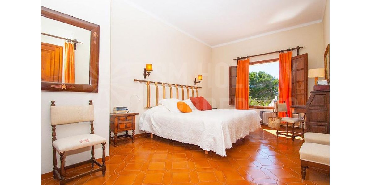 Spaces and comfortable Double Bedroom Orange located on the first floor.