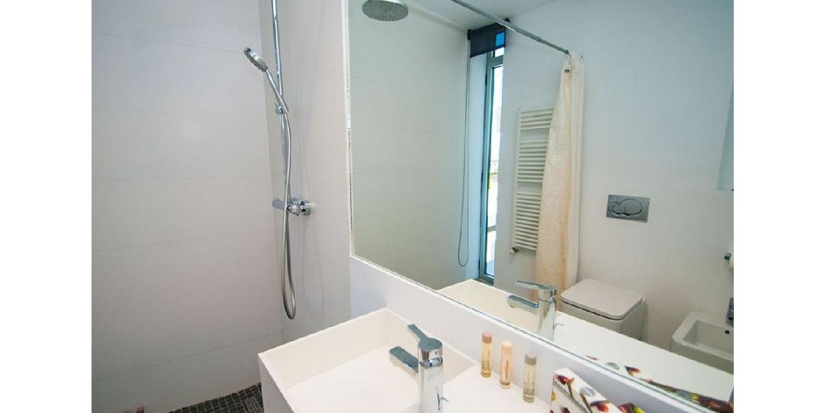 Spacious and full family bathroom design located on the ground floor.