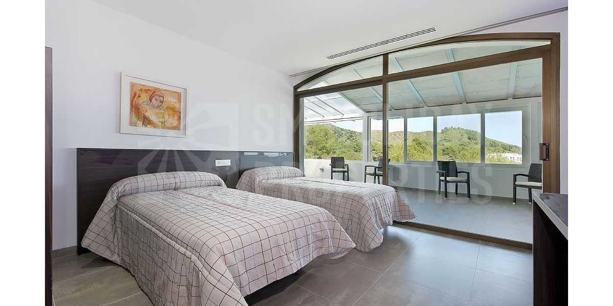Twin bedroom and other rooms that lead onto the terrace overlooking the sea.