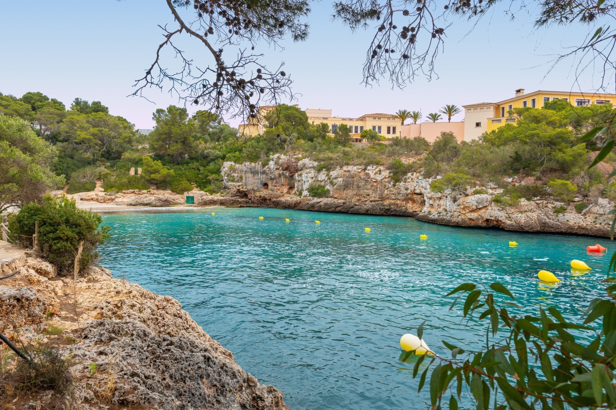 Apartamentos en la Playa Cala Ferrera.